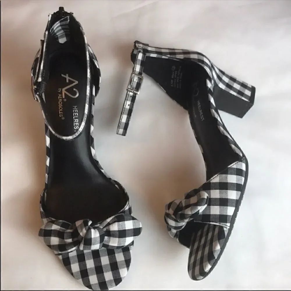 AEROSOLES BELLA BLACK AND WHITE SANDALS. … - Picture 2 of 6